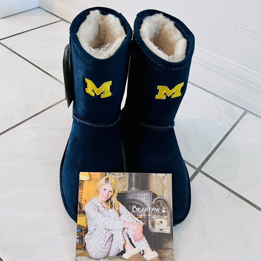 University Of Michigan BearPaw Youth  Size 4 Brand New boots